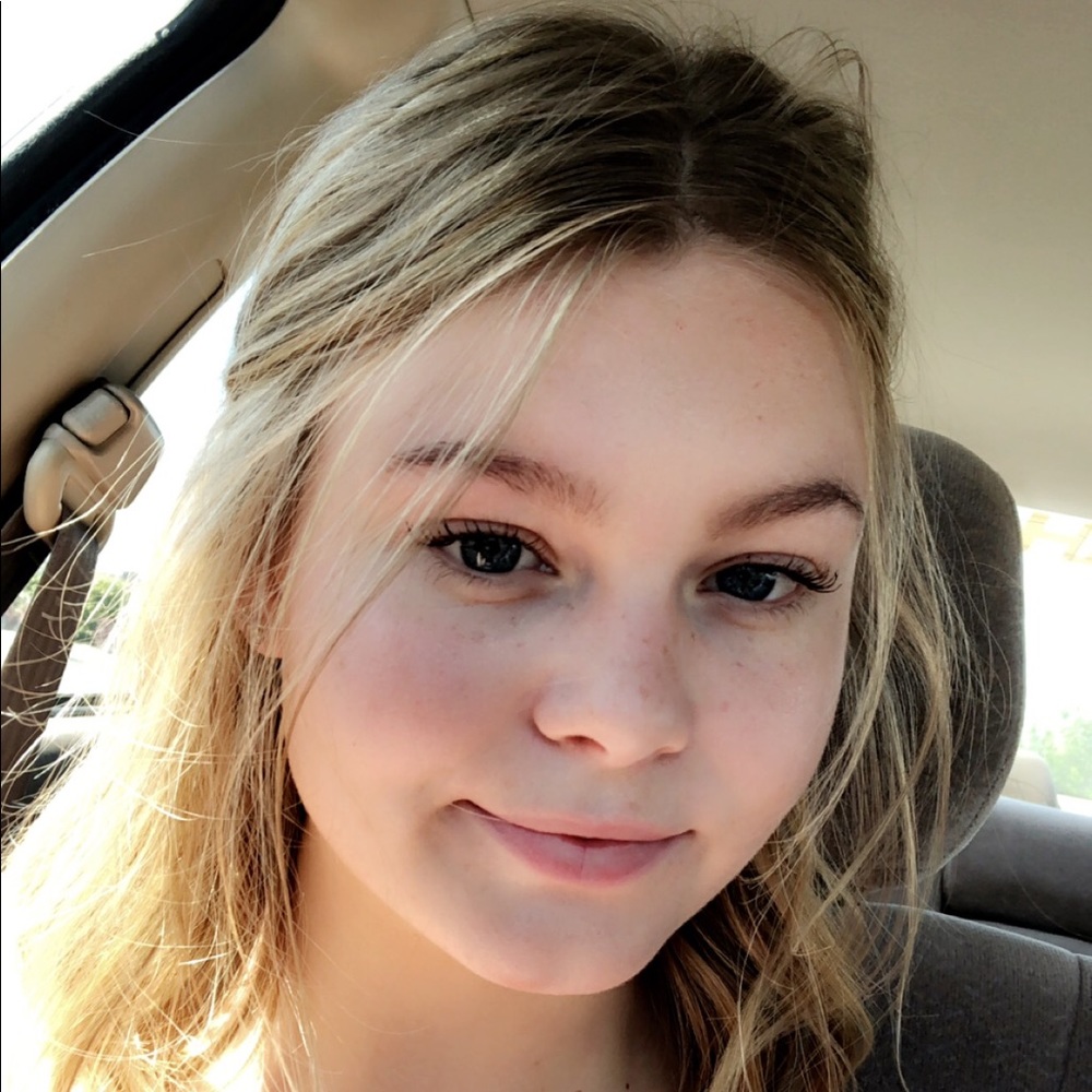 Meet your Posher, Alyssa